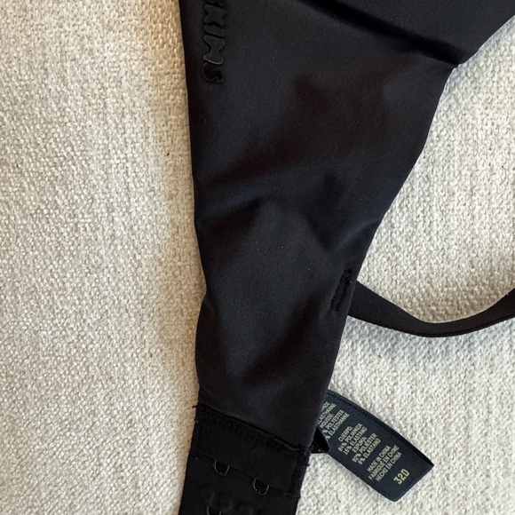 Skims Wireless Form PUSH-UP PLUNGE BRA Size 32D Color Onyx Excellent Condition - Picture 7 of 8